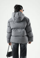 DSQUARED2 Piumino grigio antracite per donna, ragazzi e bambini con cappuccio, trapuntatura e stampa logo. DQ3042D0AID DQ913 DSQUARED2 