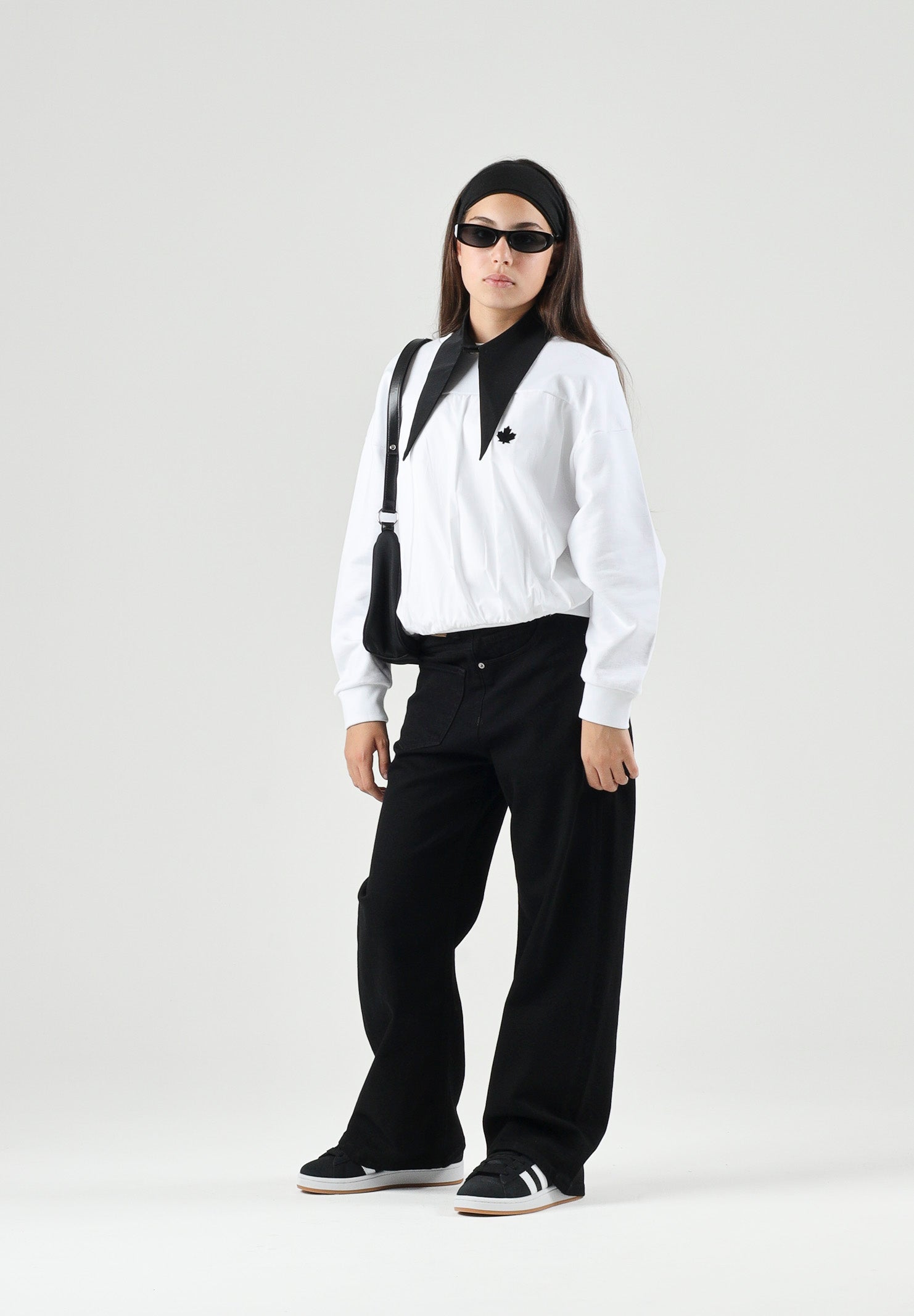 DSQUARED2 Felpa girocollo con logo, bianca, per donna, ragazzi e bambini con ricamp frontale. DQ3451D0AJ2 DQ100 DSQUARED2 