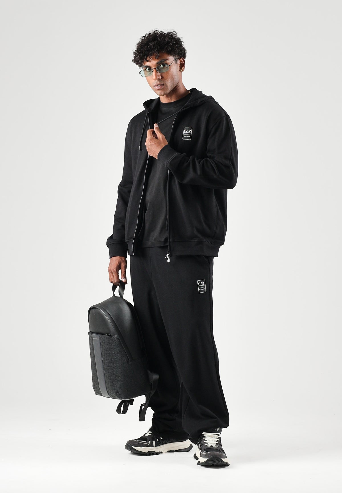 EA7 Felpa con zip nera da uomo con comode tasche laterali. 7M002110AF27201 UC001 EA7 