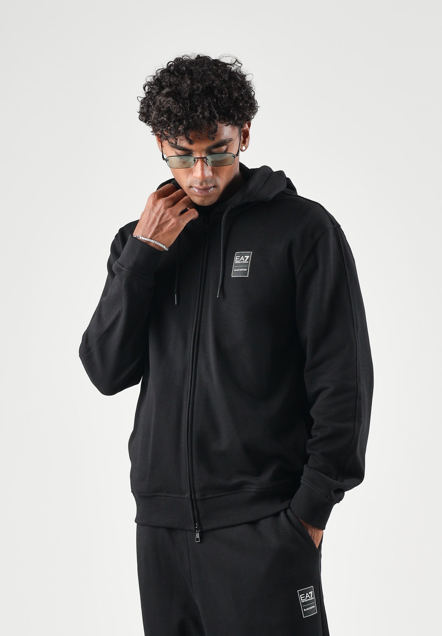 EA7 Felpa con zip nera da uomo con comode tasche laterali. 7M002110AF27201 UC001 EA7 