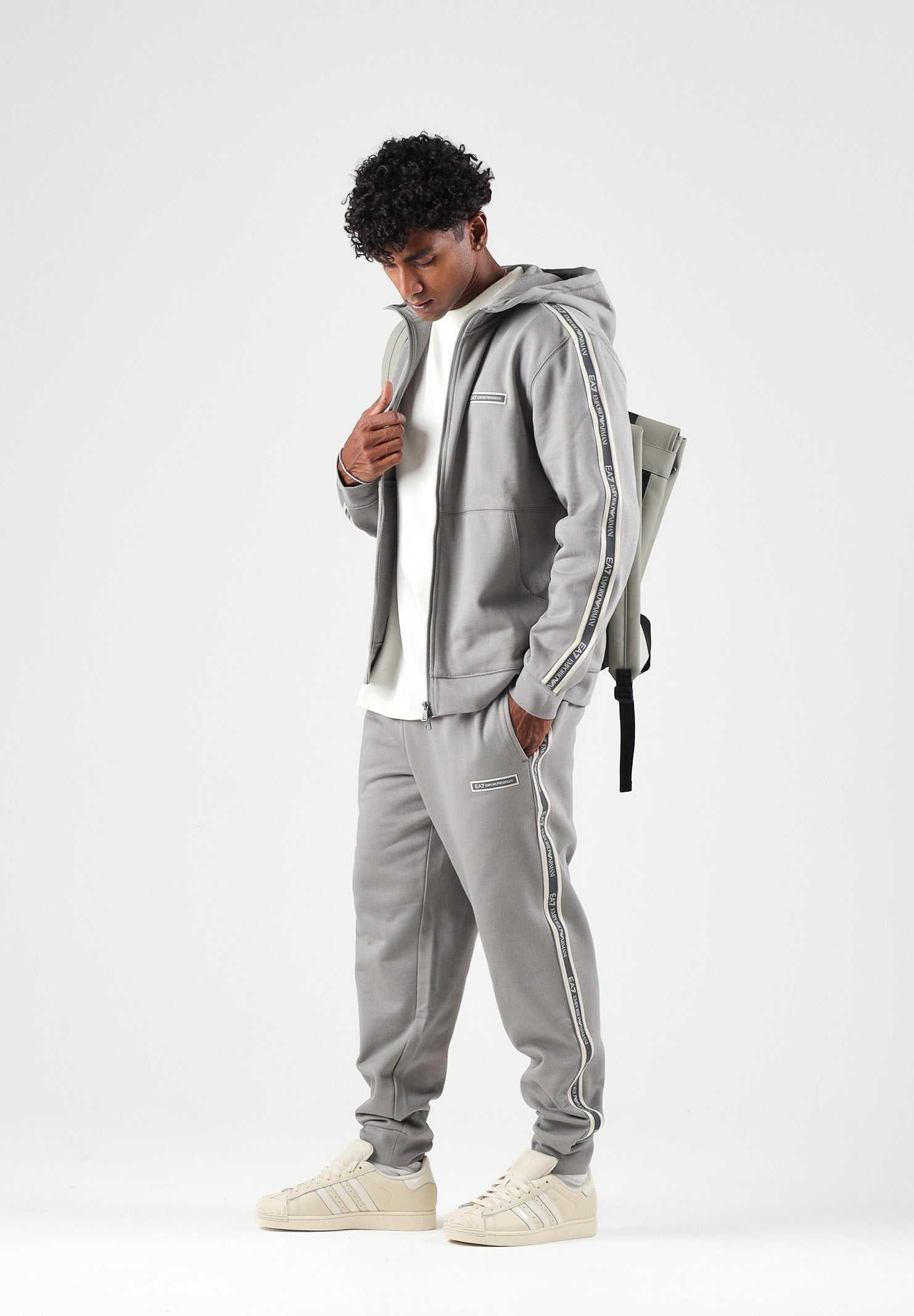 EA7 Felpa con zip cloudburst-tortora da uomo con tasche laterali. 7M002197AF10377 U8067 EA7 