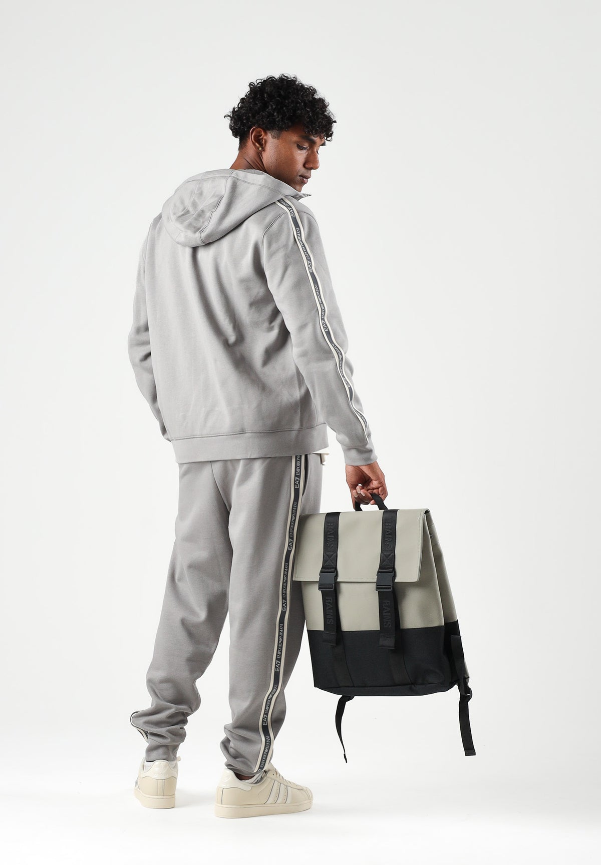 EA7 Felpa con zip cloudburst-tortora da uomo con tasche laterali. 7M002197AF10377 U8067 EA7 