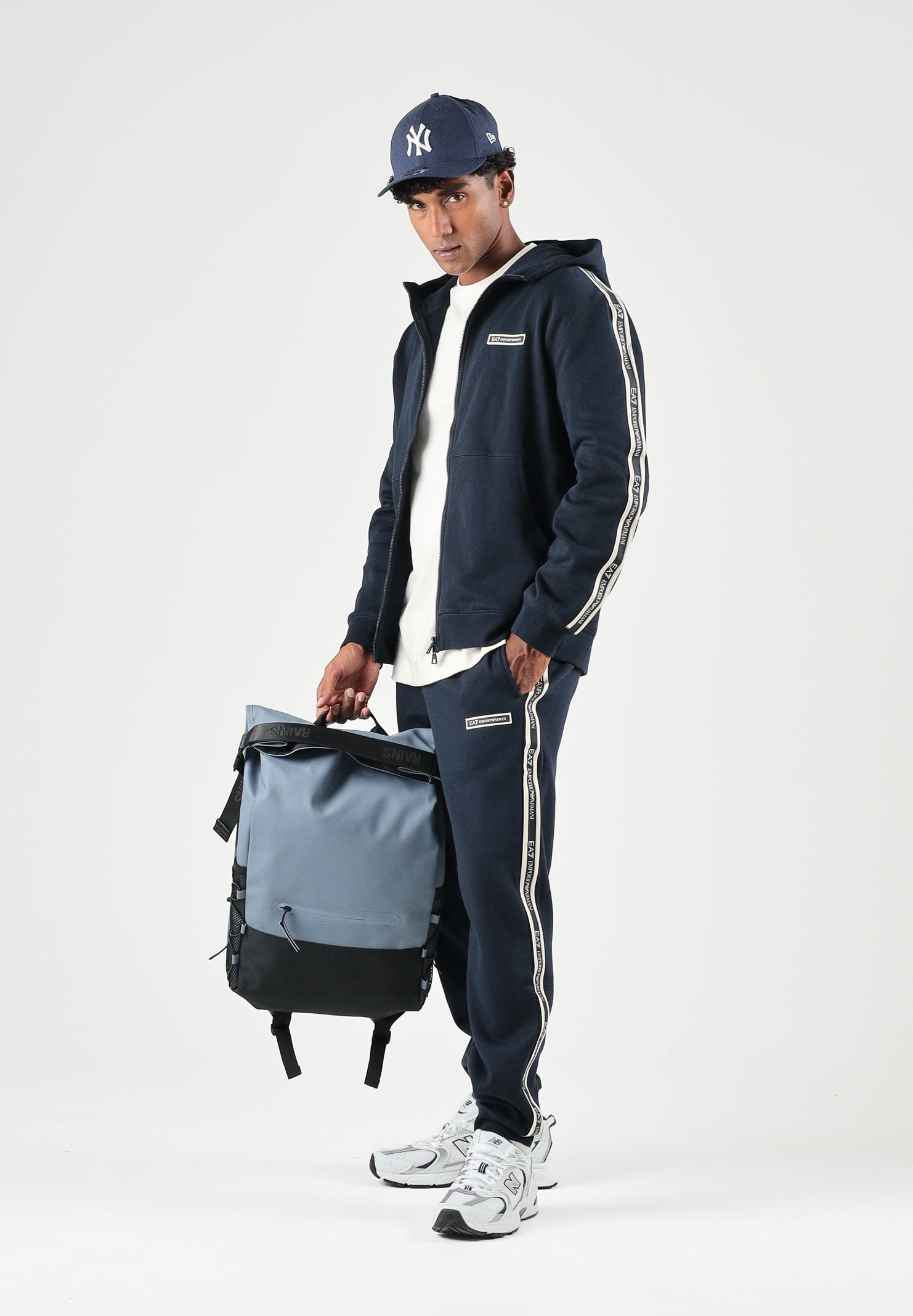 EA7 Felpa con zip  blu per uomo con nastro logato sulle maniche 7M002197AF10377 UB102 EA7 