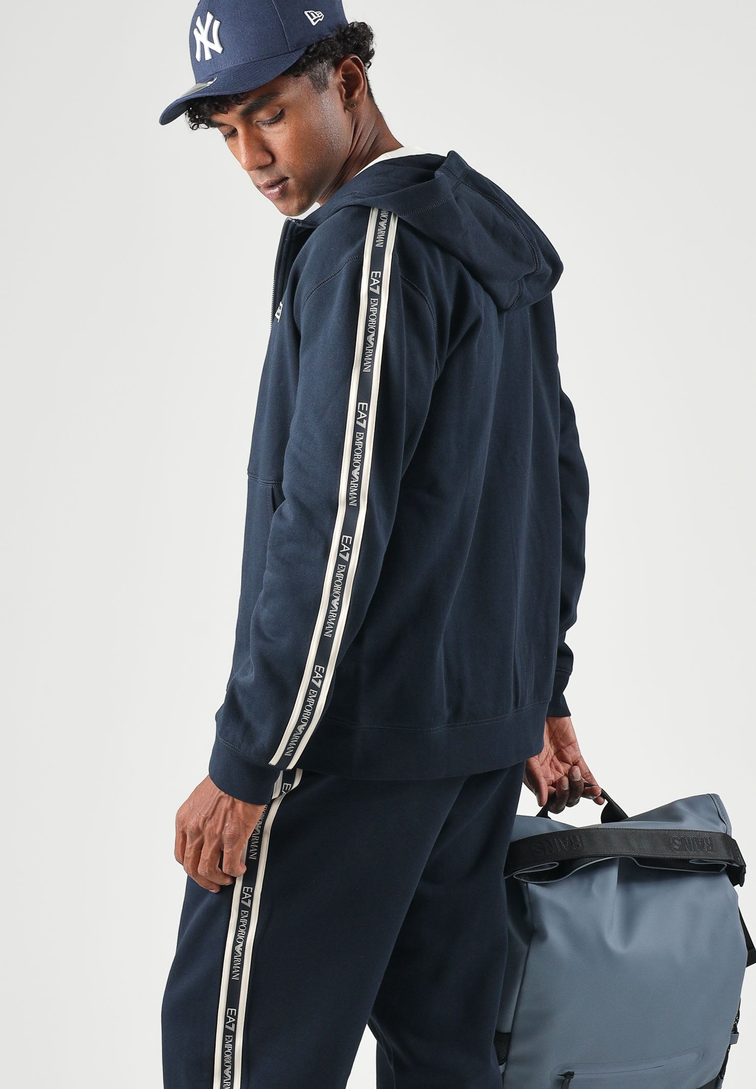 EA7 Felpa con zip  blu per uomo con nastro logato sulle maniche 7M002197AF10377 UB102 EA7 