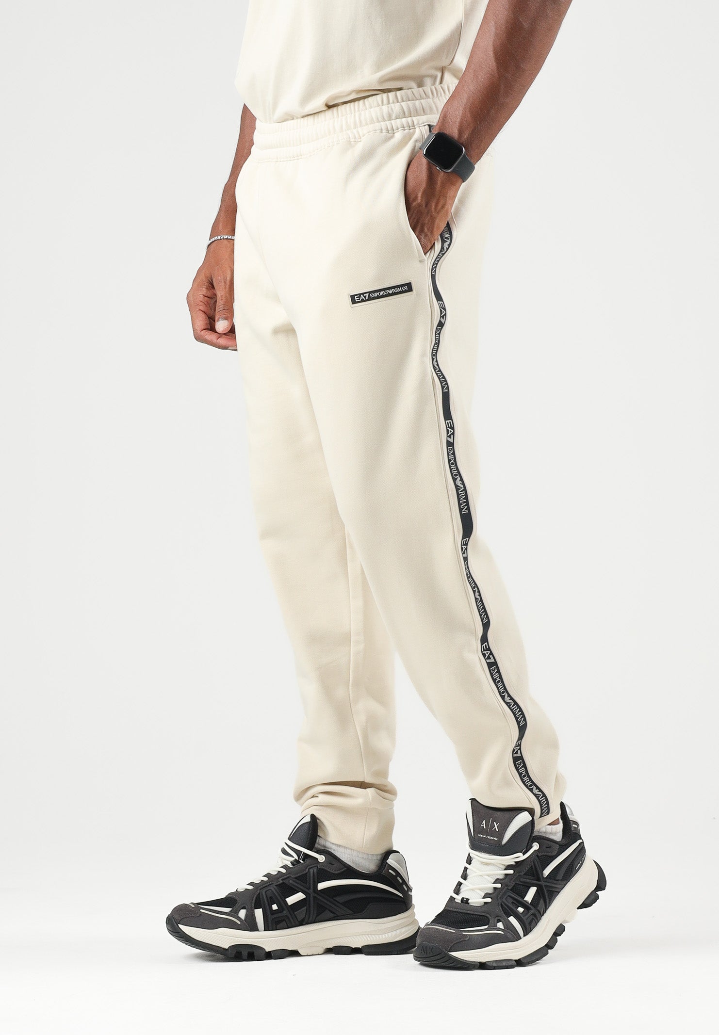 EA7 Pantaloni sportivi panna per uomo con patch logo a contrasto sulla gamba 7M002198AF10377 U1079 EA7 