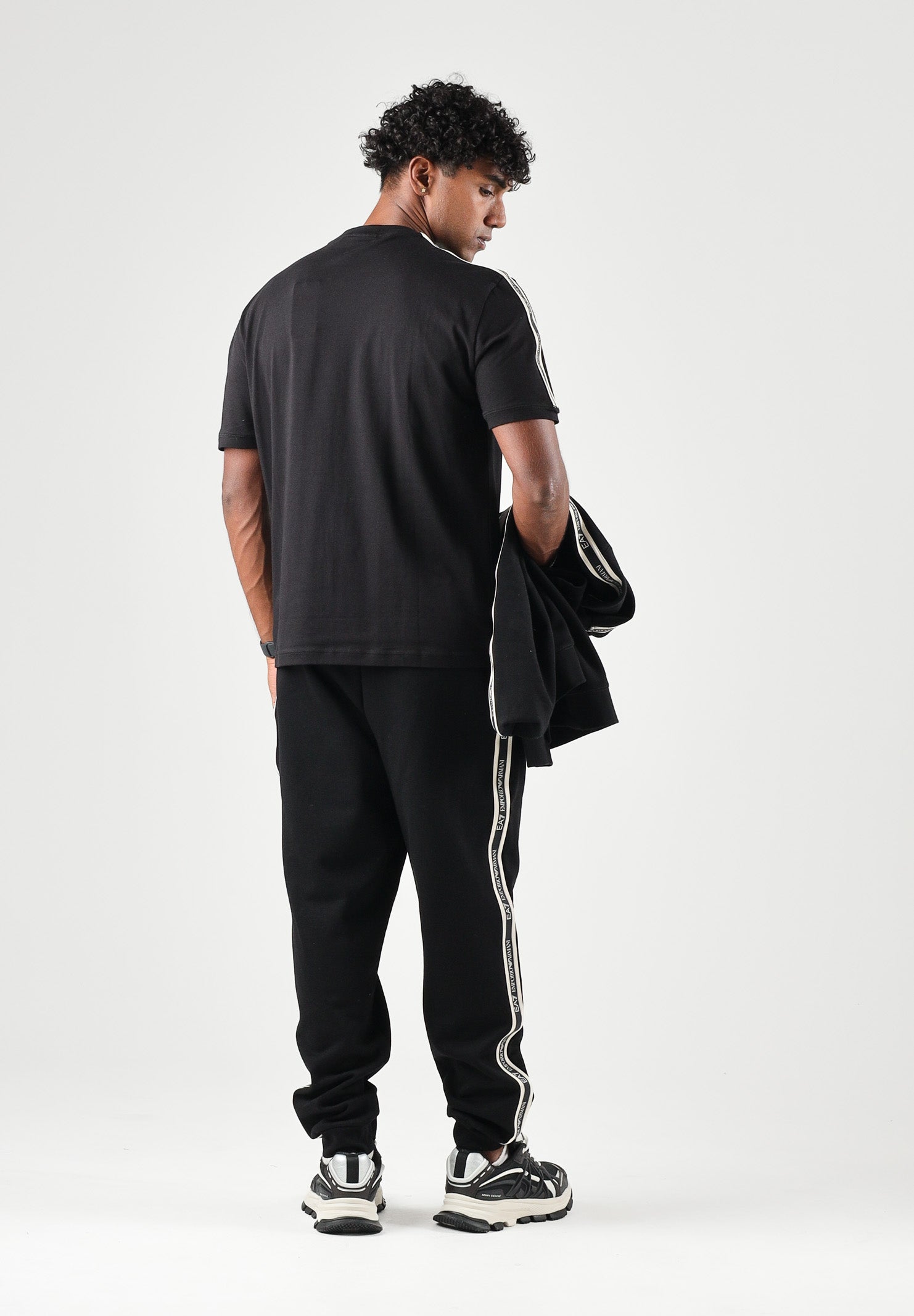 EA7 EMPORIO ARMANI Pantaloni jogger LOGO SERIES Black neri da uomo 7M002198AF10377 UC001 EA7 