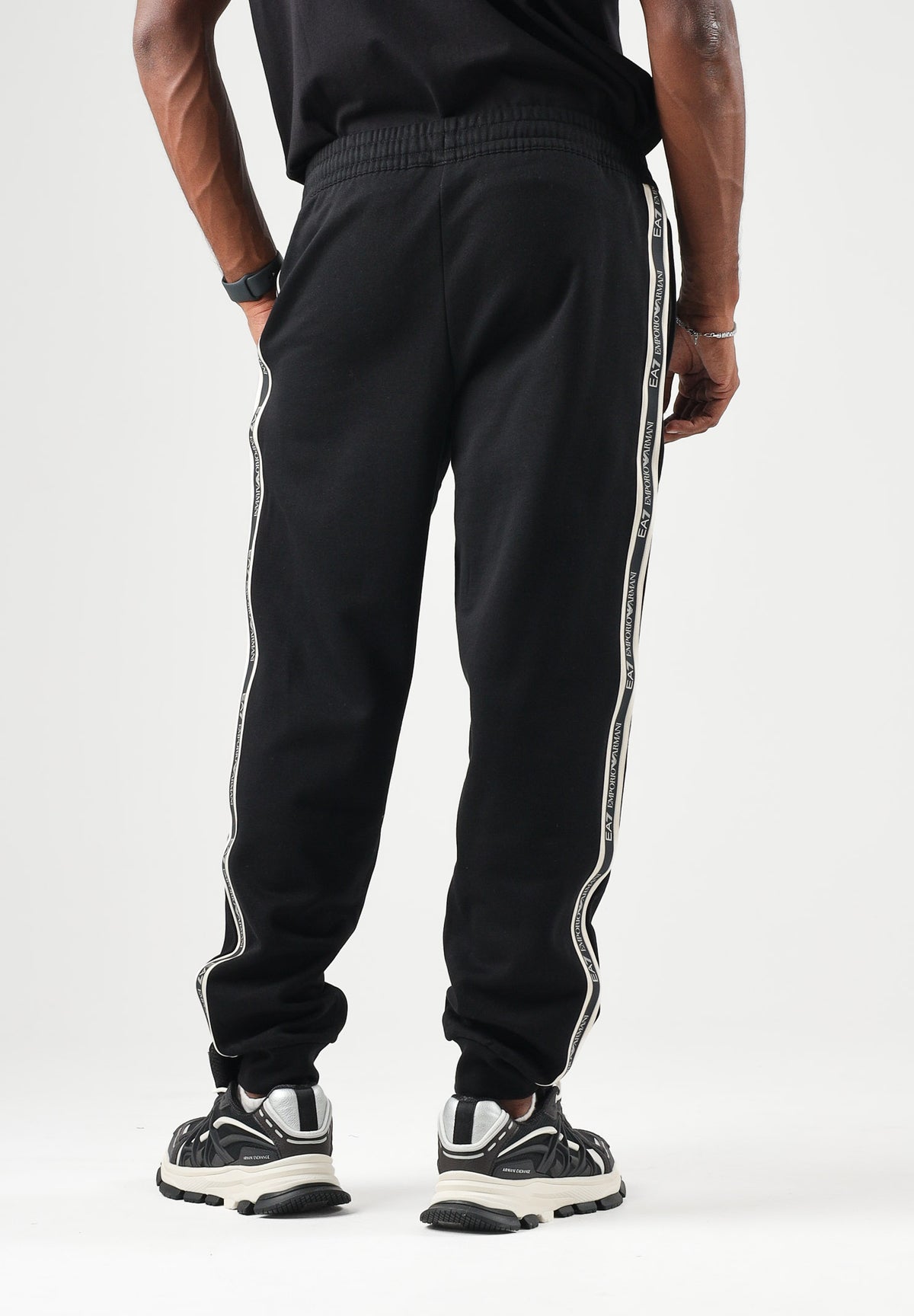 EA7 EMPORIO ARMANI Pantaloni jogger LOGO SERIES Black neri da uomo 7M002198AF10377 UC001 EA7 