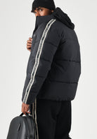 EA7 Piumino nero da  uomo con collo alto protettivo, chiusura frontale e morbida imbottitura trapuntata. 7M002199AF21509 UC001 EA7 