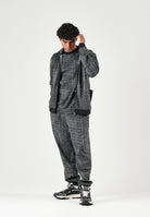 EA7 Pantaloni logo-print neri per uomo con stampa logo all over e coulisse in vita. 7M002207AF12660 FC099 EA7 