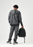 EA7 Pantaloni logo-print neri per uomo con stampa logo all over e coulisse in vita. 7M002207AF12660 FC099 EA7 