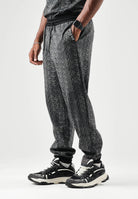 EA7 Pantaloni logo-print neri per uomo con stampa logo all over e coulisse in vita. 7M002207AF12660 FC099 EA7 