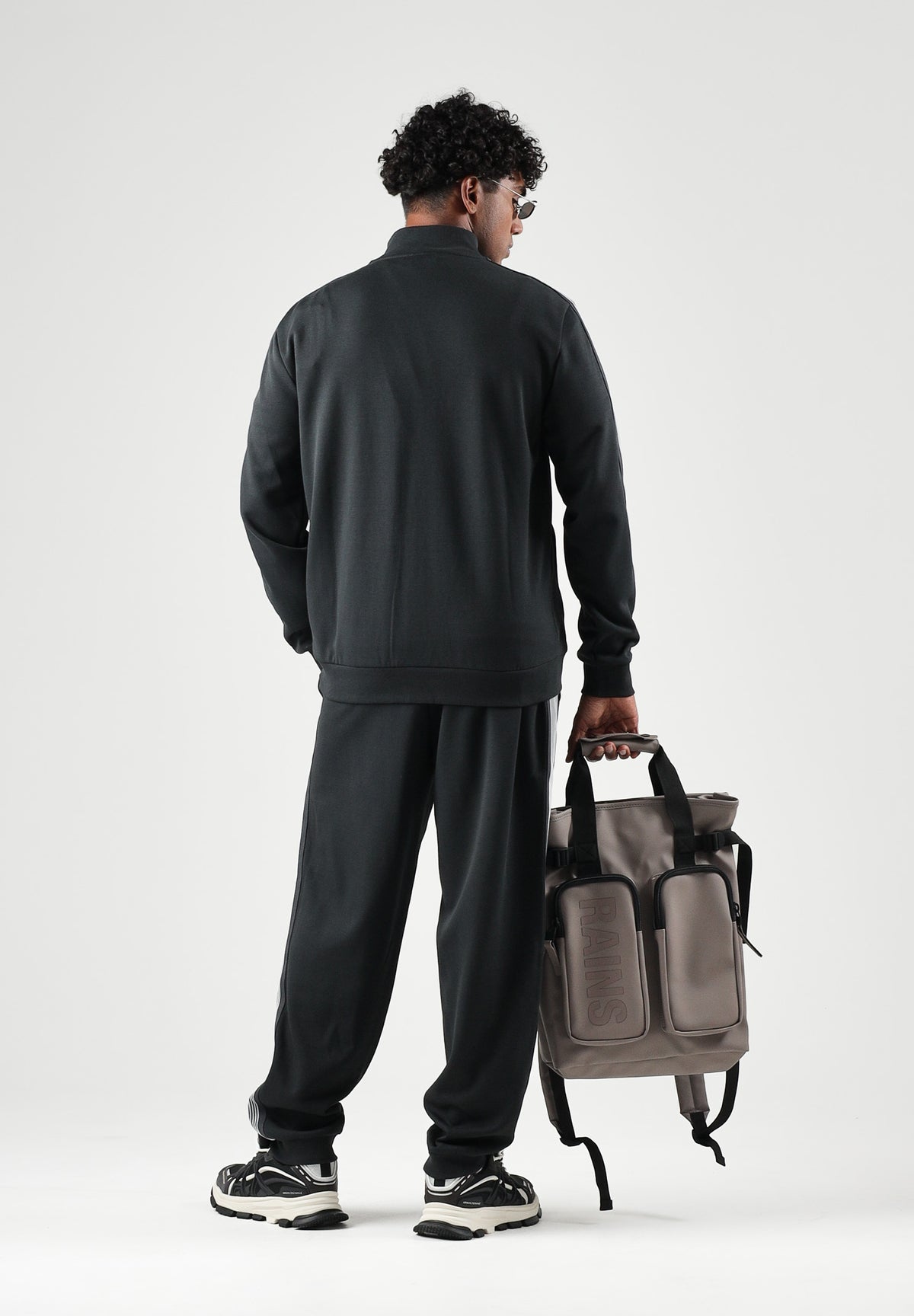 EA7 Tuta sportiva grigiaper uomo con giacca a collo alto, zip frontale e pantaloni jogger. 7M002221AF12660 U8134 EA7 
