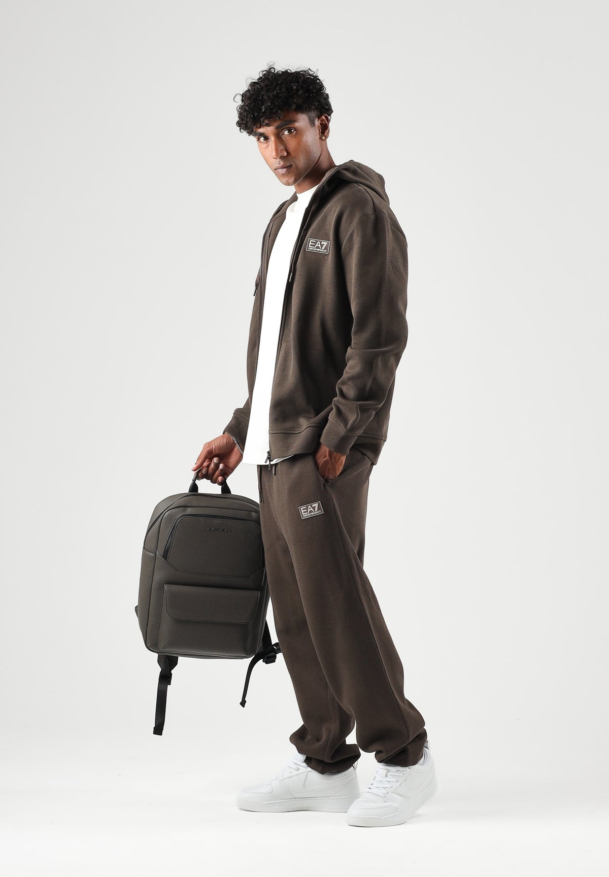 EA7 Pantaloni TRAIN REFINED M PANTS marroni da uomo. 7M002235AF21822 U6027 EA7 