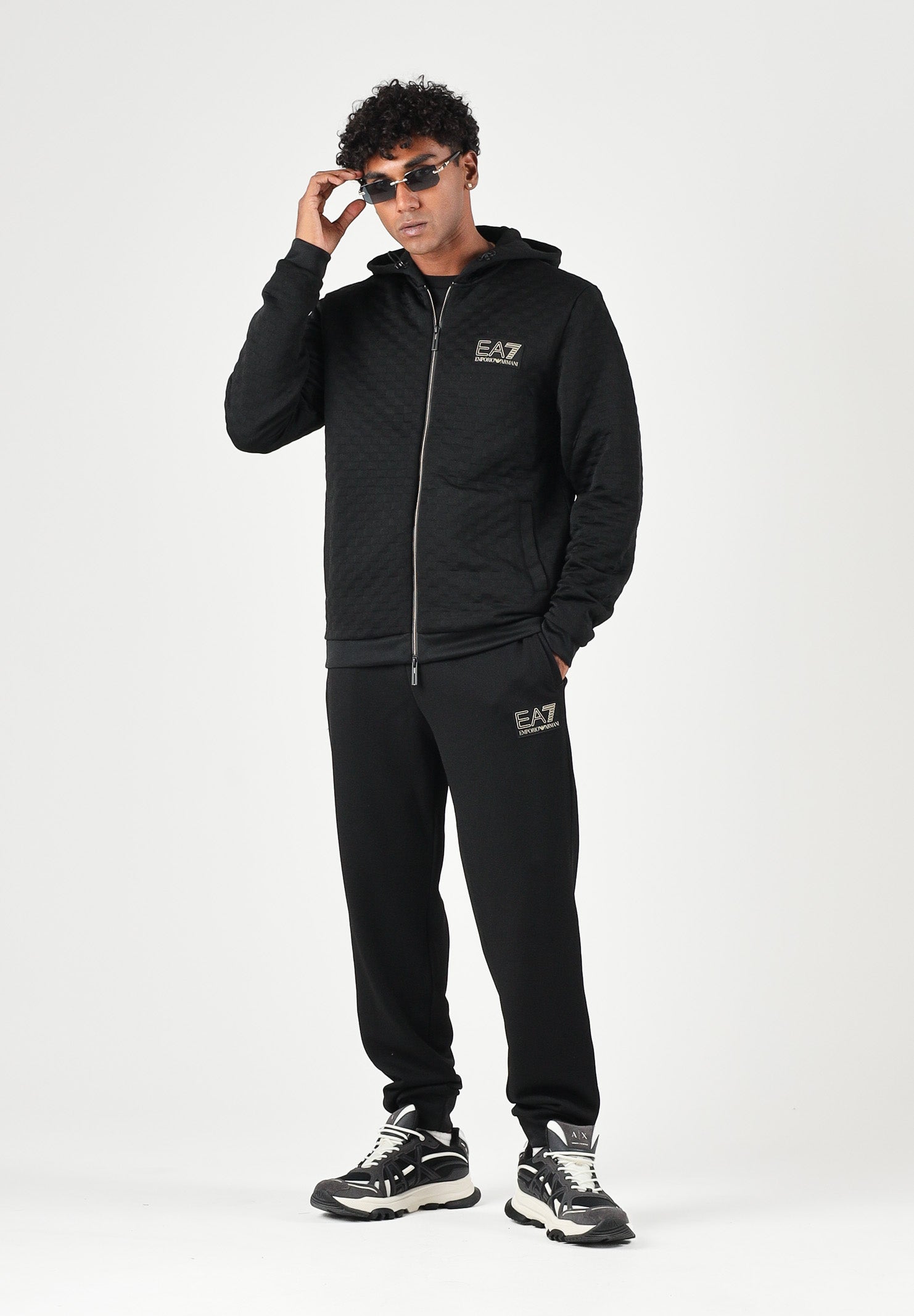 EA7 Felpa con zip TRAIN PREMIUM LABEL HOODIE nera per uomo con cappuccio e logo sul petto. 7M002247AF26241 UC001 EA7 