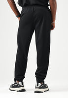 EA7 Pantaloni logo-patch neri per uomo con logo laterale, vita elasticizzata e fondo alla caviglia 7M002248AF26242 UC001 EA7 