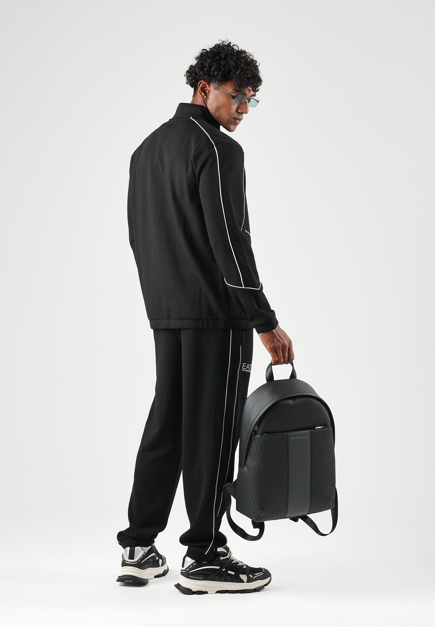 EA7 Tuta sportiva neri per uomo con piping a contrasto, giacca con zip e pantaloni jogger. 7M002259AF21491 UC001 EA7 