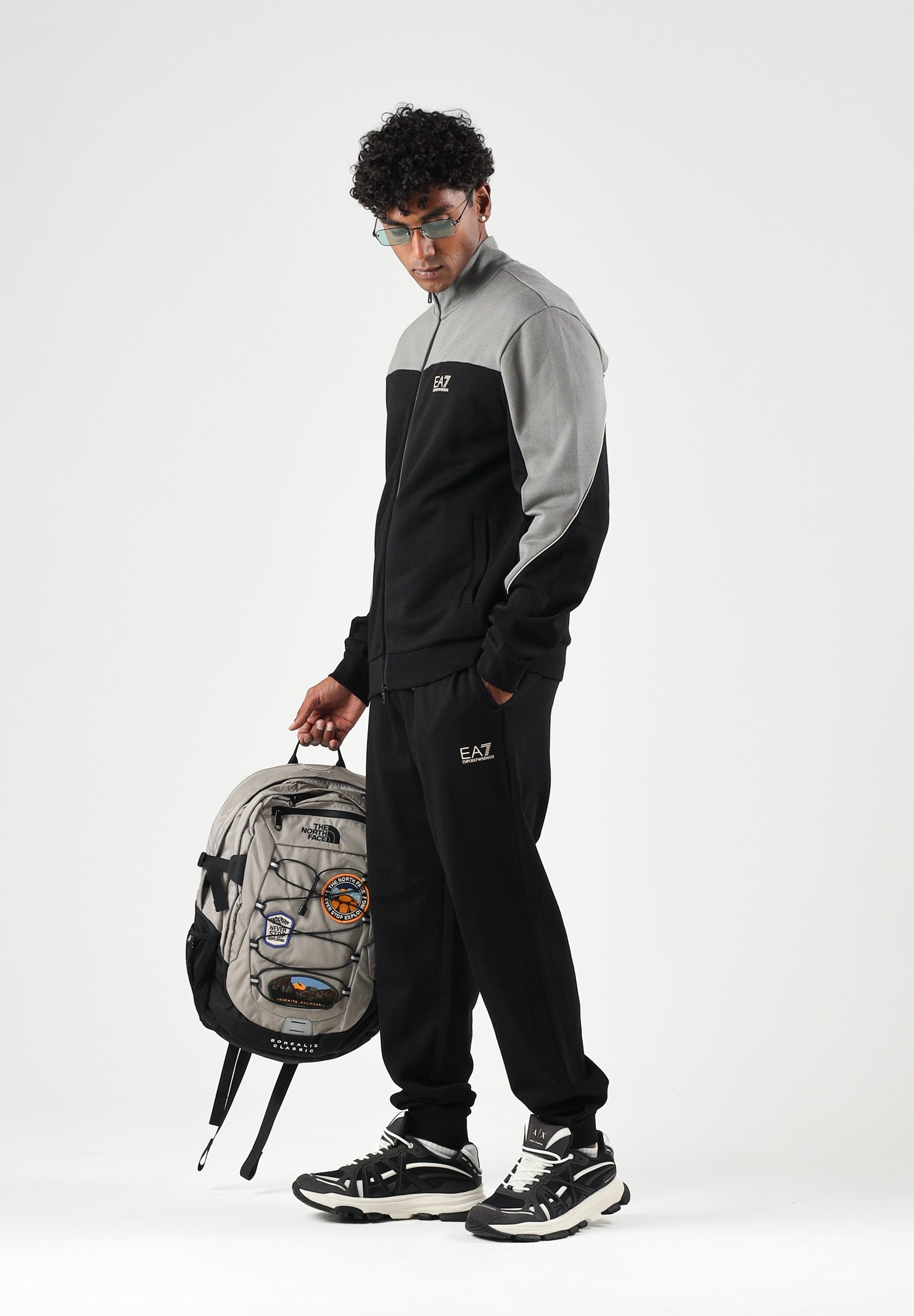 EA7 Tuta nera per uomo con design color block e giacca con zip frontale. 7M002405AF10377 UC001 EA7 