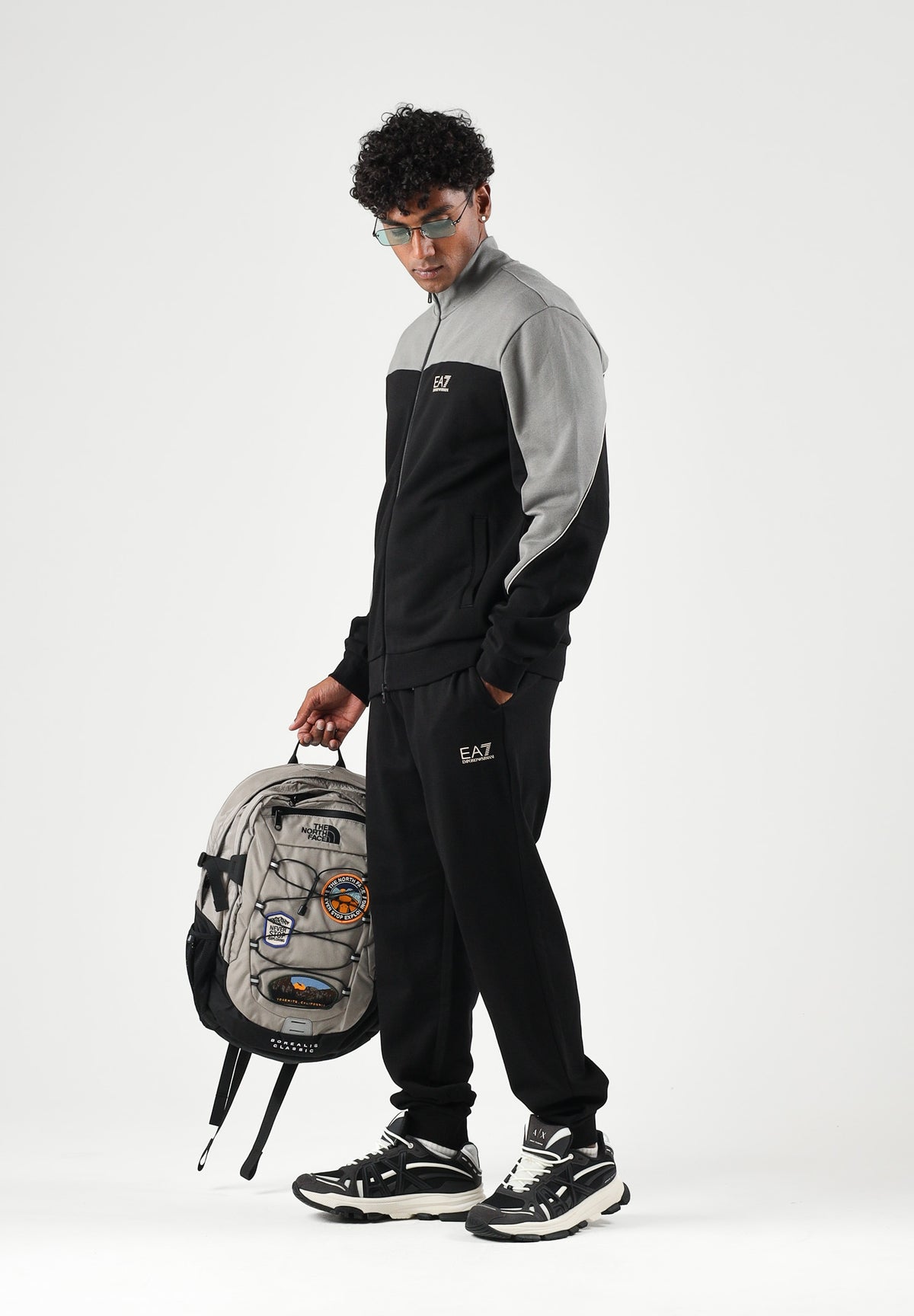 EA7 Tuta nera per uomo con design color block e giacca con zip frontale. 7M002405AF10377 UC001 EA7 