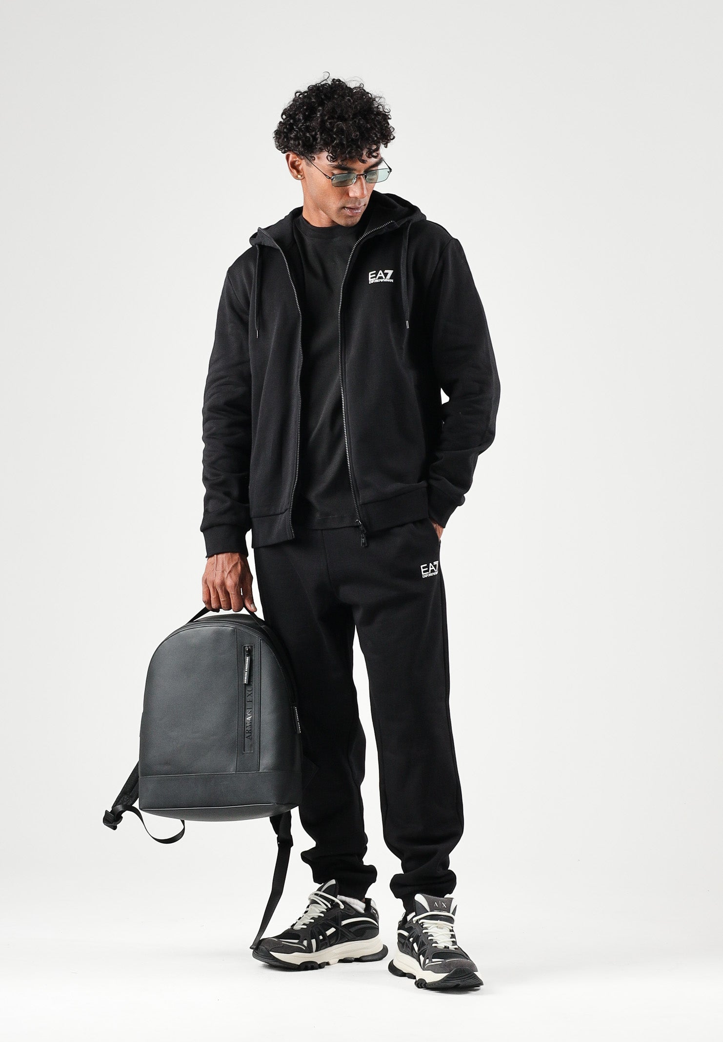EA7 Tuta  CORE IDENTITY con cappuccio nero da uomo con logo sul petto.<BR/> 8NPV68PJVTZ 1200 EA7 