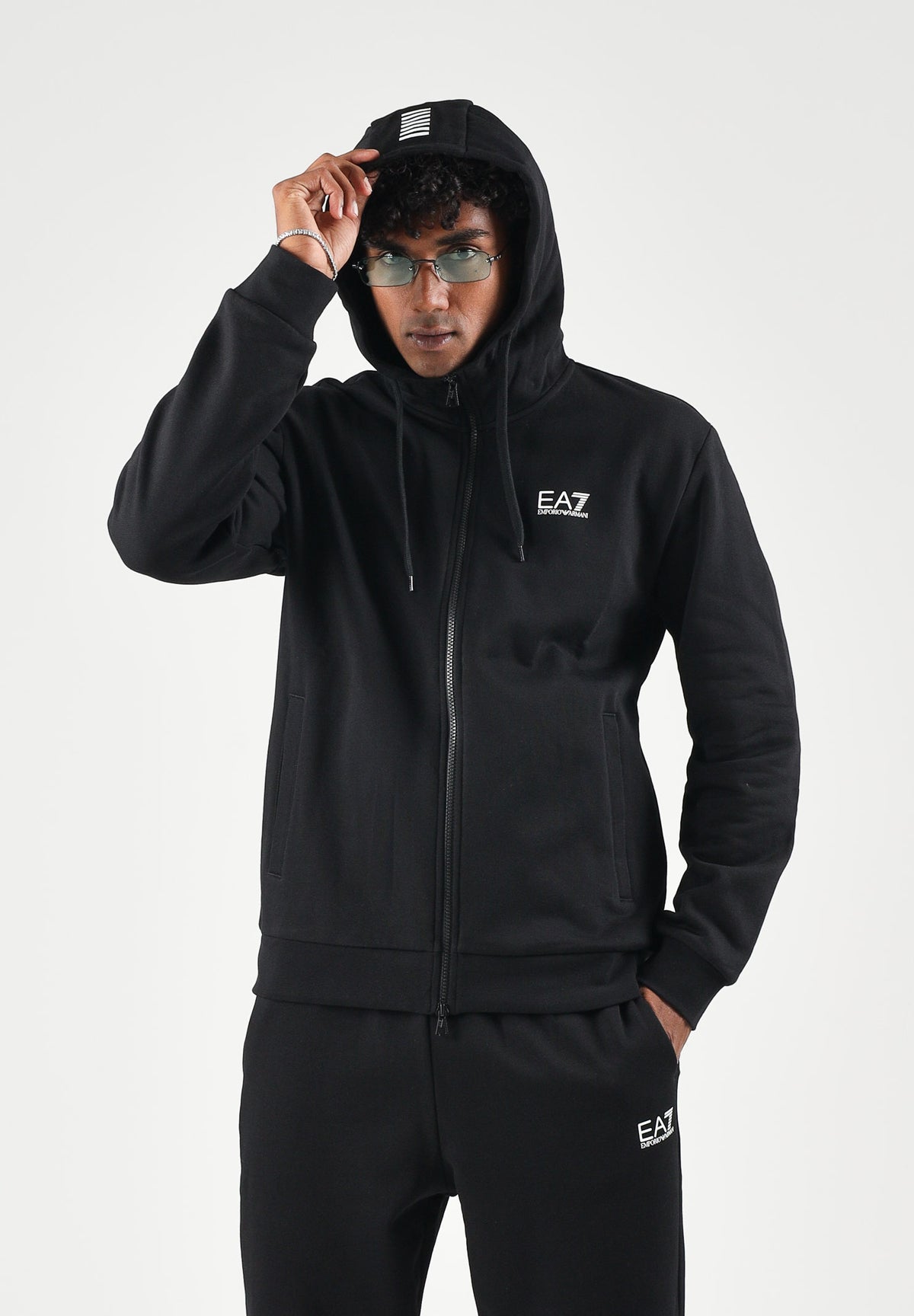 EA7 Tuta  CORE IDENTITY con cappuccio nero da uomo con logo sul petto.<BR/> 8NPV68PJVTZ 1200 EA7 