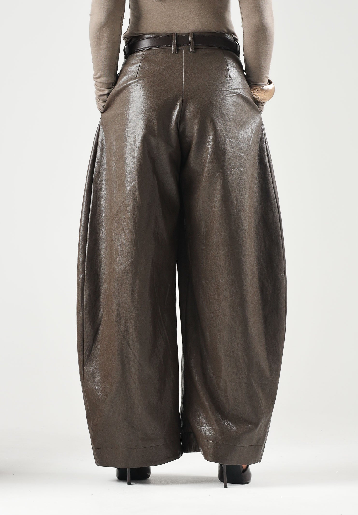 ELEH Pantaloni BARREL in eco-pelle marrone da donna EFW260169 064 ELEH 
