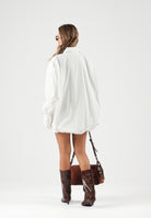 ELEH Abito camicia corto MINI SHIRT DRESS WITH BALLOON HEM Bianco bianco ottico da donna, con colletto classico, chiusura frontale con bottoni, maniche lunghe ampie e fondo voluminoso a palloncino. EFW260197 000 ELEH 