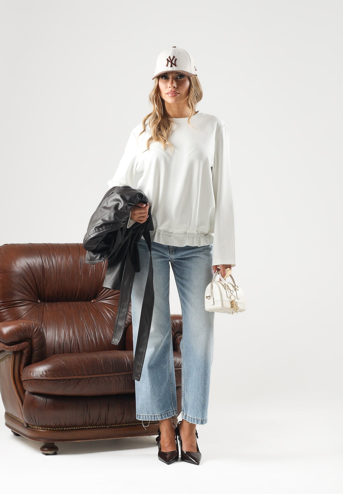 ELEH Maglia girocollo bianca a maniche lunghe da donna con coulisse regolabile sul fondo EFW260245 000 ELEH 