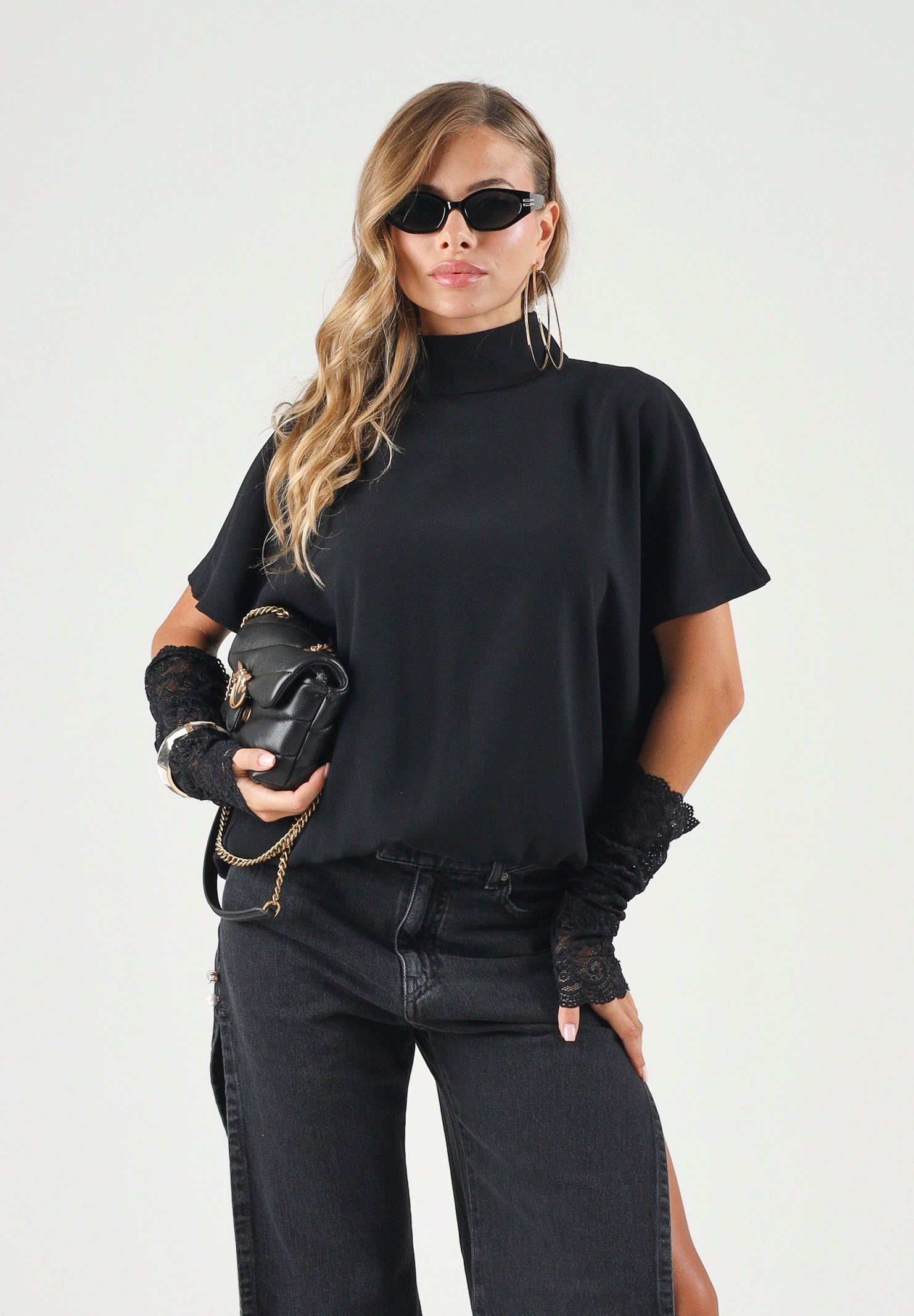 ELEH Blusa a collo alto nero da donna con maniche corte ampie. EFW260269 001 ELEH 