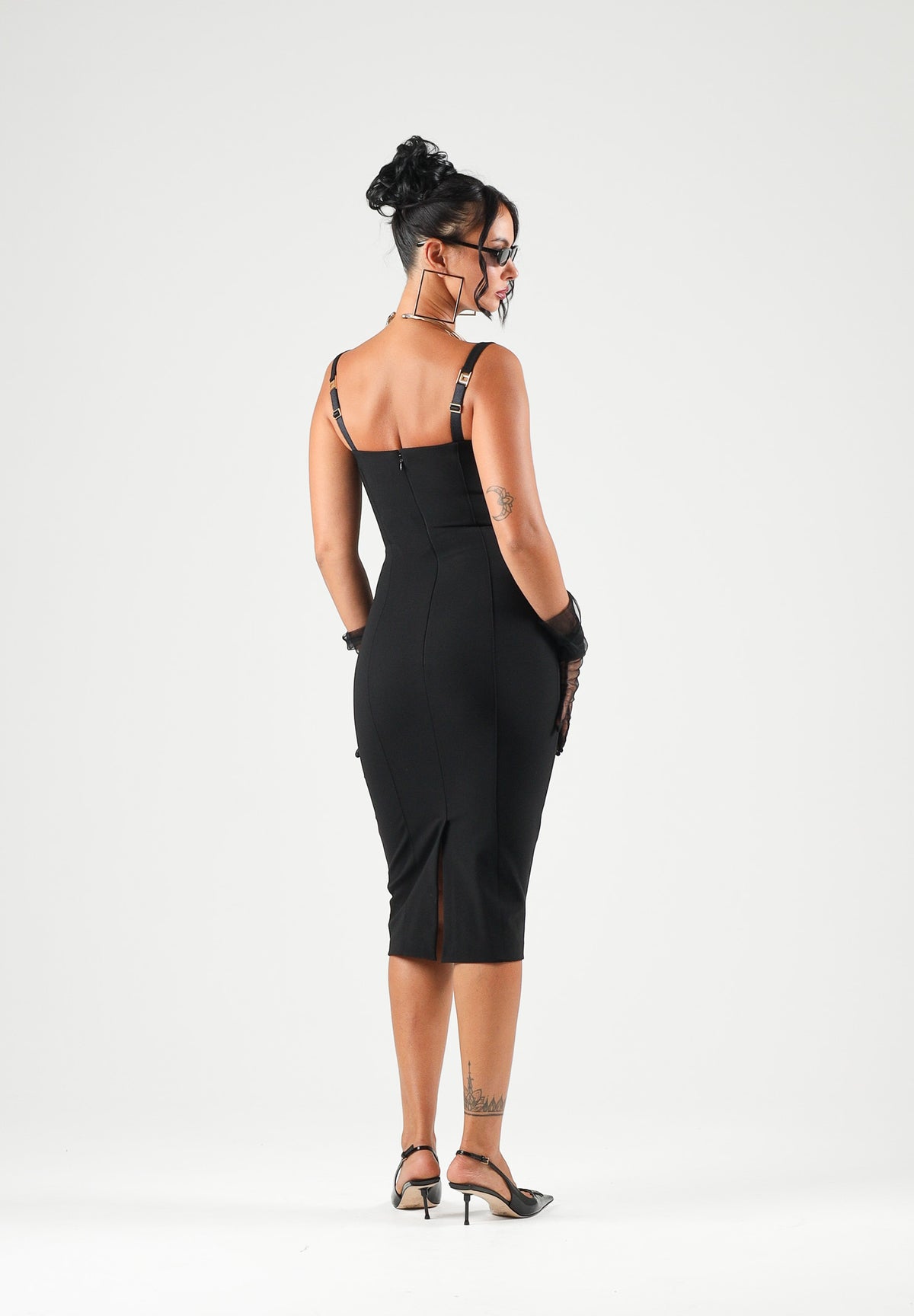 ELISABETTA FRANCHI Abito corto nero  per donna con silhouette fasciante e scollo strutturato AB00267E2 110 ELISABETTA FRANCHI 