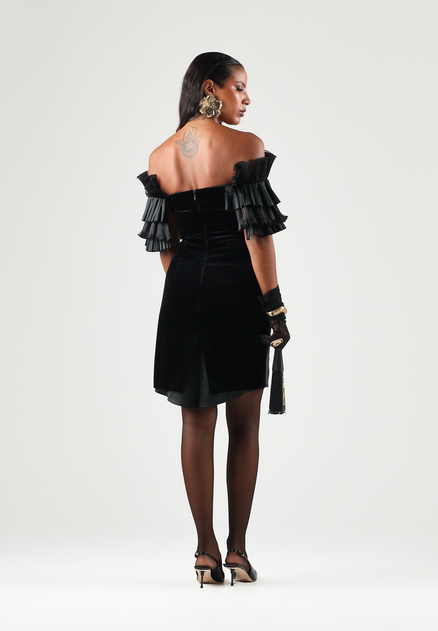 ELISABETTA FRANCHI Abito corto nero da donna con scollo omerale e balze in tulle AB01467E2 110 ELISABETTA FRANCHI 