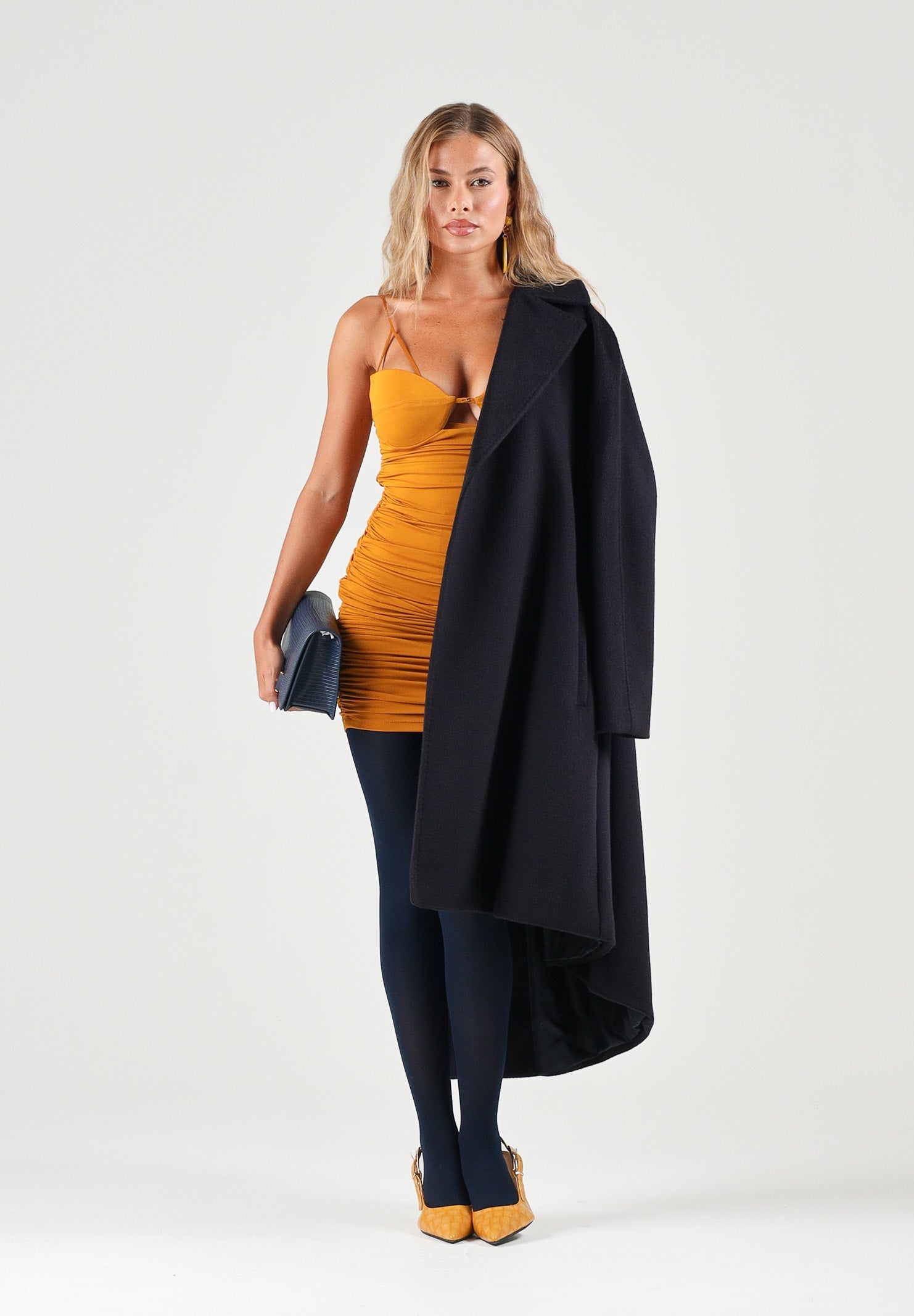 ELISABETTA FRANCHI Abito mini giallo-ocra da donna con inserti trasparenti in tulle e spalline sottili. AB03167E2 940 ELISABETTA FRANCHI 