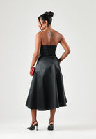 ELISABETTA FRANCHI Abito midi nero  per donna con scollatura a cuore e gonna ampia in satin AB96767E2 110 ELISABETTA FRANCHI 