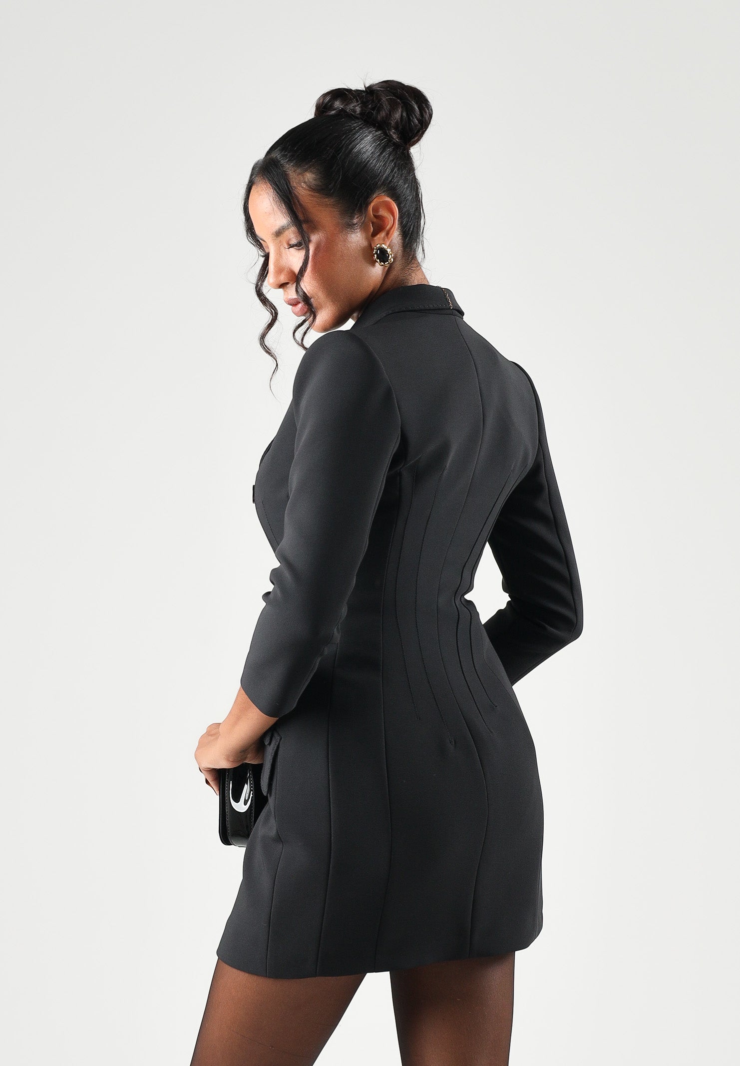ELISABETTA FRANCHI Abito-blazer corto nero da donna con abbottonatura a doppio petto e tasche con patta. AB98066E2 110 ELISABETTA FRANCHI 