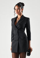 ELISABETTA FRANCHI Abito-blazer corto nero da donna con abbottonatura a doppio petto e tasche con patta. AB98066E2 110 ELISABETTA FRANCHI 
