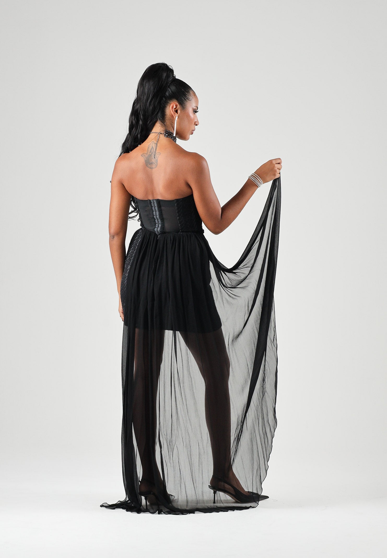 ELISABETTA FRANCHI Abito corto nero per donna con corsetto strutturato e strascico in tulle trasparente AB99967E2 110 ELISABETTA FRANCHI 