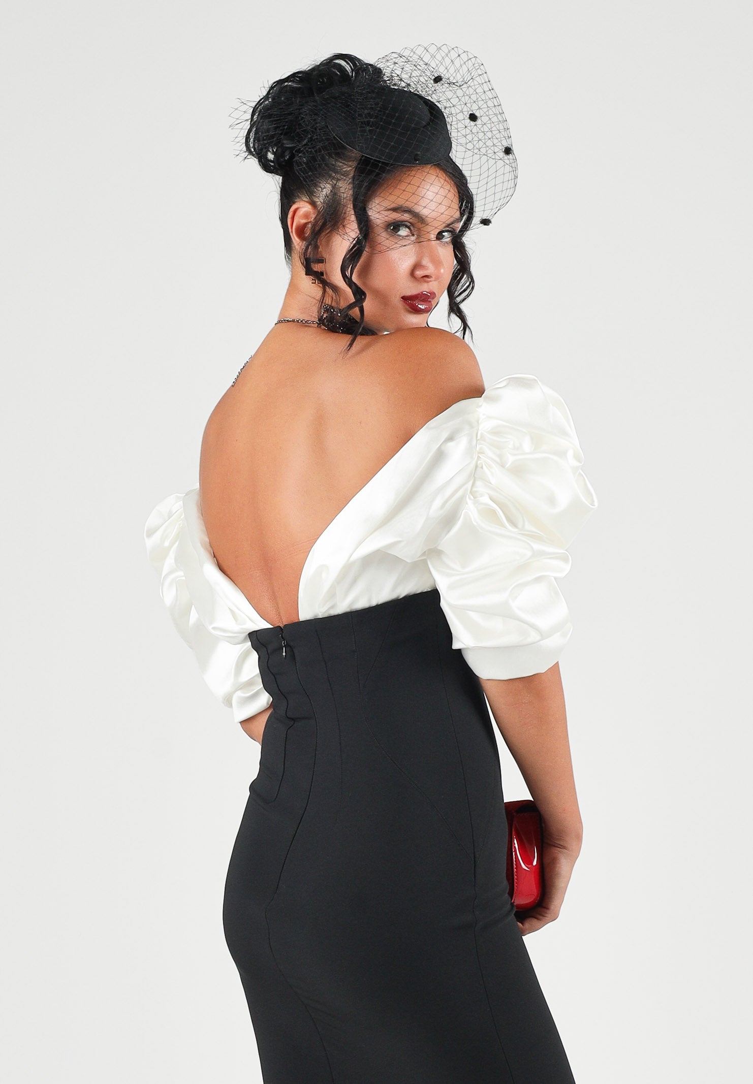 ELISABETTA FRANCHI Abito lungo avorio-nero per donna con corpetto bicolore e maniche strutturate a sbuffo ABR0967E2 309 ELISABETTA FRANCHI 