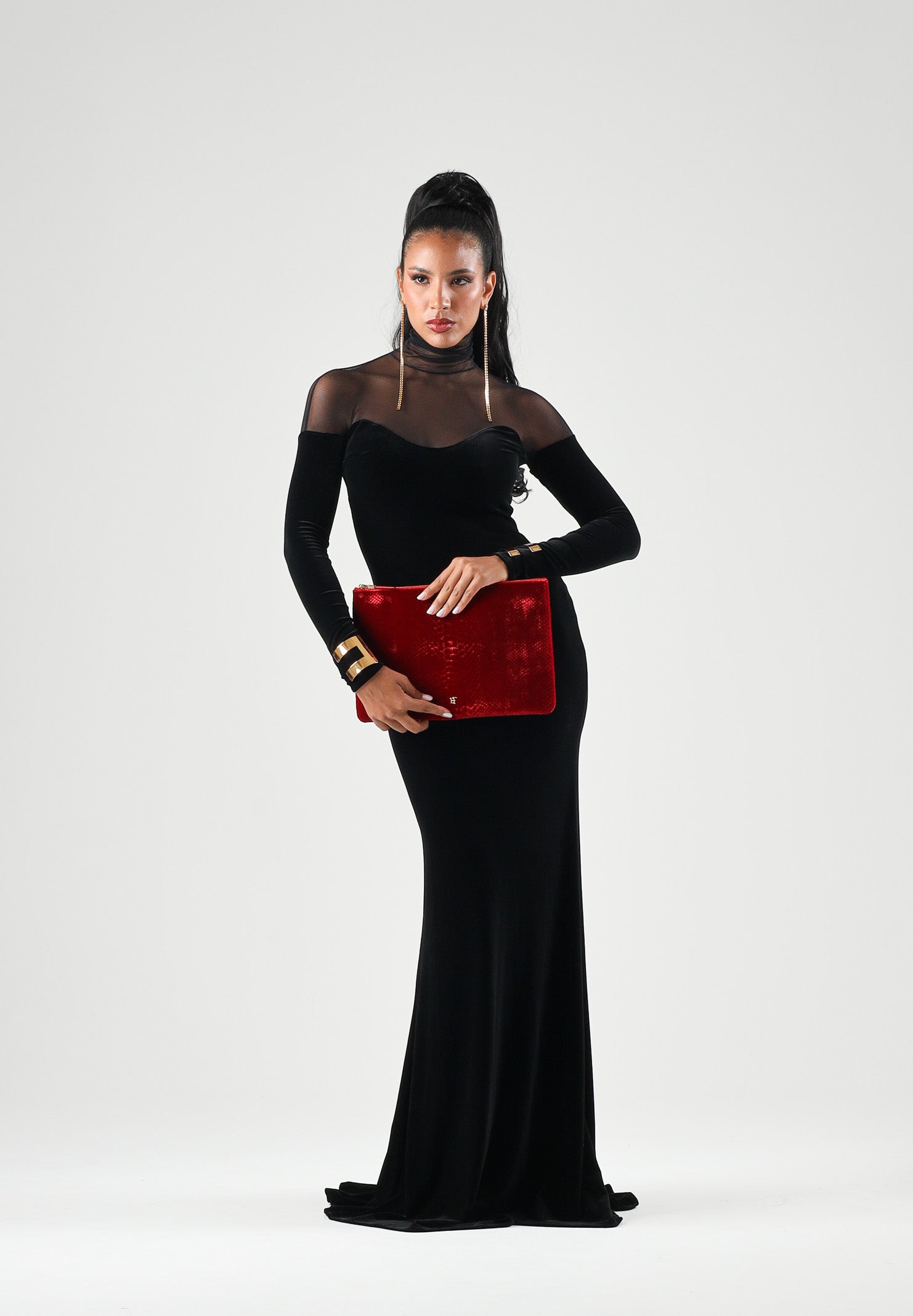 ELISABETTA FRANCHI Abito lungo nero per donna con inserti trasparenti in tulle e dettagli preziosi sui polsi. ABR2967E2 110 ELISABETTA FRANCHI 