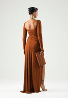 ELISABETTA FRANCHI Abito RED CARPET lungo sigaro-marrone da donna con drappeggio e scenografico pannello effetto coda<BR/> ABR3567E2 FK3 ELISABETTA FRANCHI 
