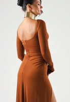 ELISABETTA FRANCHI Abito RED CARPET lungo sigaro-marrone da donna con drappeggio e scenografico pannello effetto coda<BR/> ABR3567E2 FK3 ELISABETTA FRANCHI 