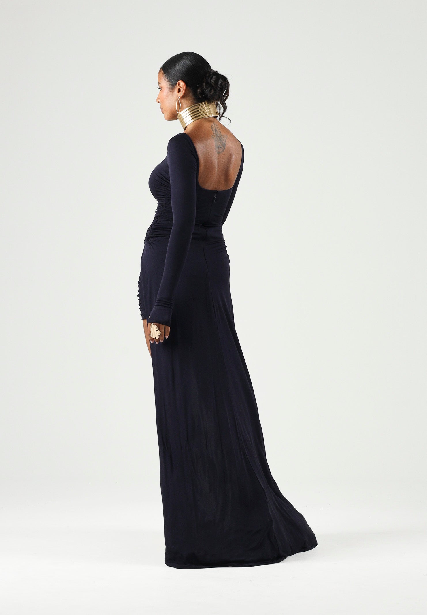 ELISABETTA FRANCHI Abito RED CARPET lungo blu notte da donna <BR/>con drappeggio e scenografico pannello effetto coda ABR3567E2 H88 ELISABETTA FRANCHI 