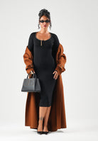 ELISABETTA FRANCHI Abito midi nero per donna con scollo rotondo e zip decorativa dorata sul petto. AM30S67E2 110 ELISABETTA FRANCHI 
