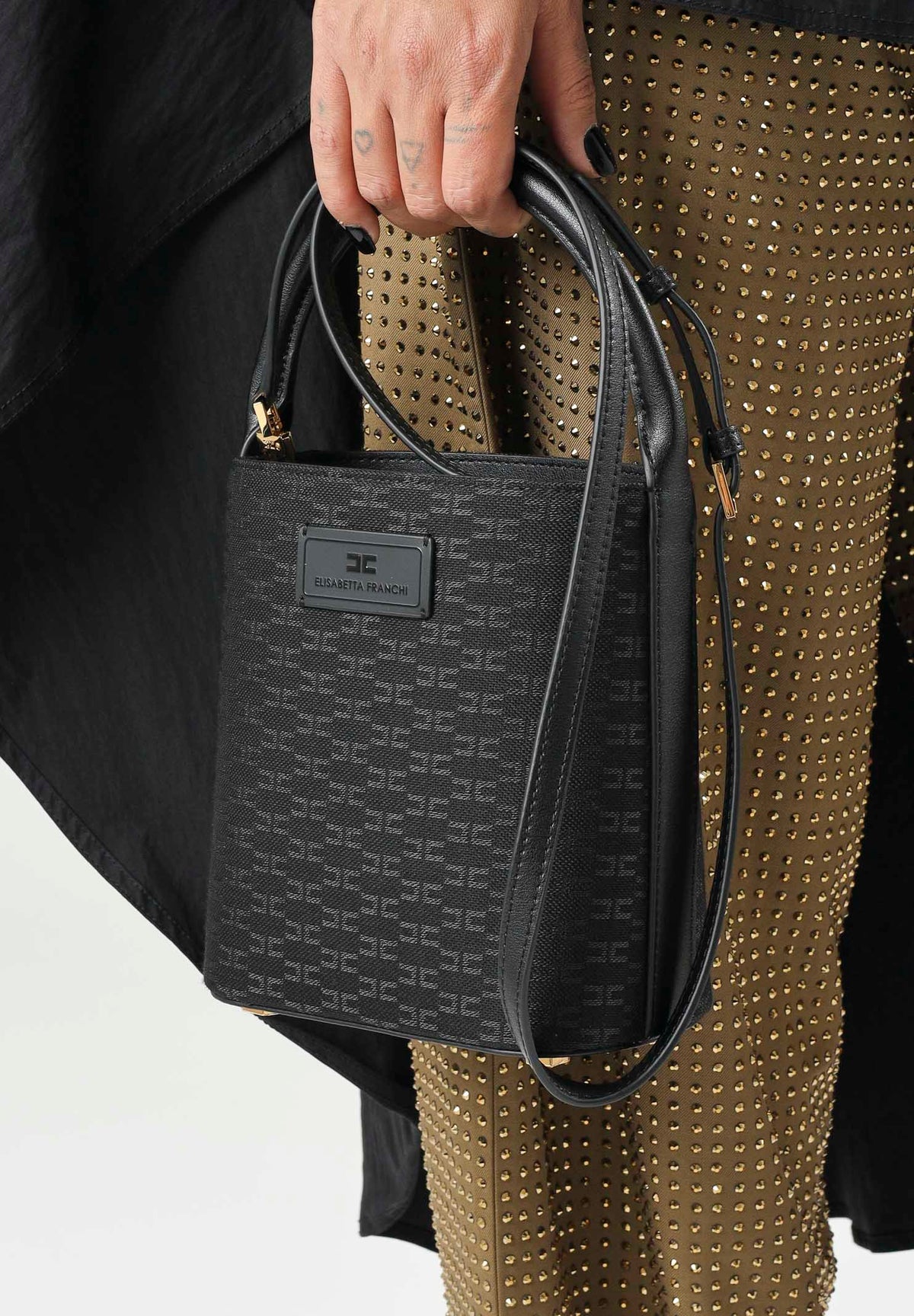 ELISABETTA FRANCHI Borsa DAILY nera da donna con motivo monogram logo all-over BS02A66E2 110 ELISABETTA FRANCHI 