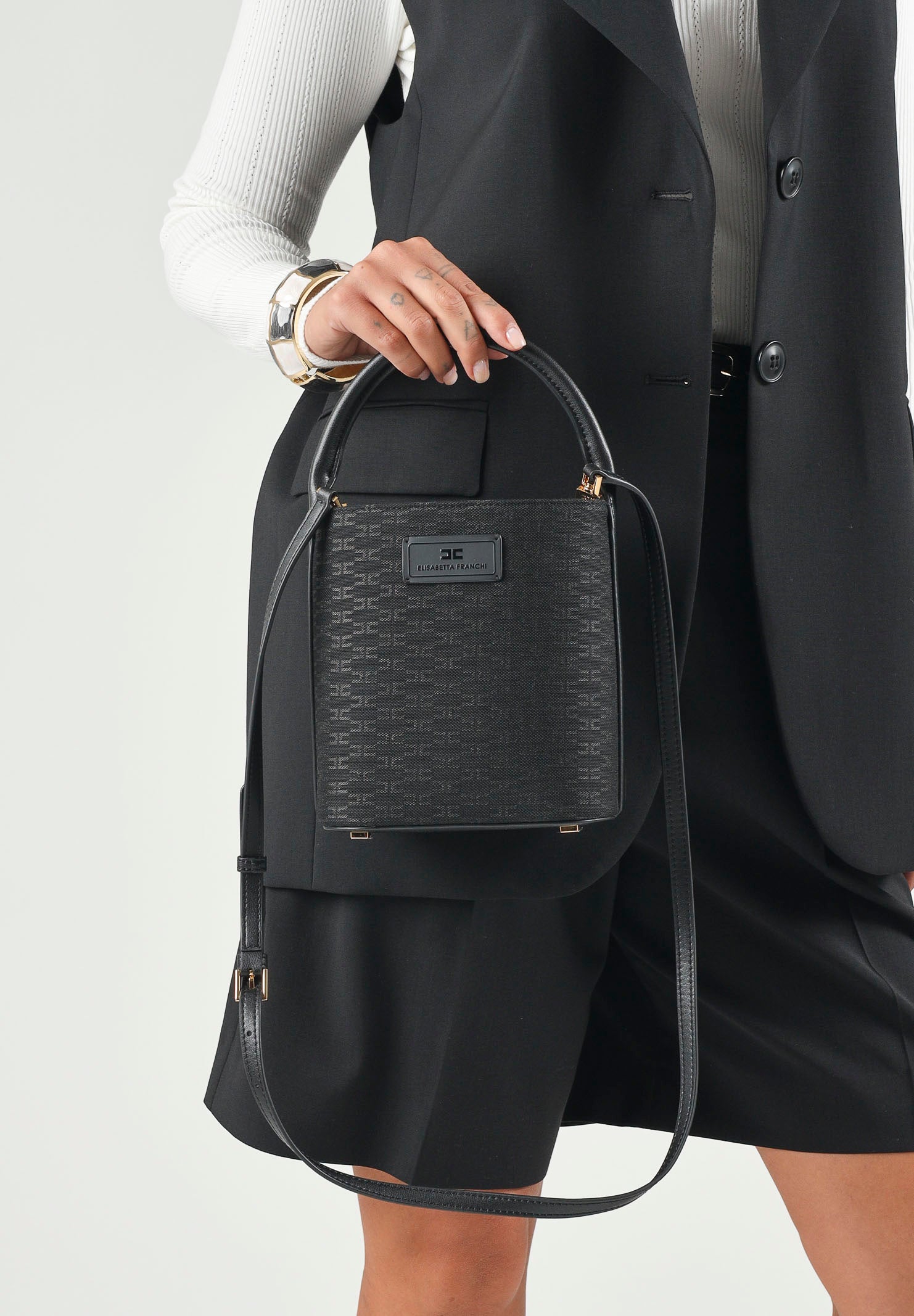 ELISABETTA FRANCHI Borsa DAILY nera da donna con motivo monogram logo all-over BS02A66E2 110 ELISABETTA FRANCHI 