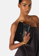 ELISABETTA FRANCHI Pochette nera per donna con patta frontale e chiusura a scatto metallica. BS27A67E2 110 ELISABETTA FRANCHI 