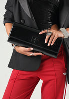 ELISABETTA FRANCHI Pochette nera da donna  con chiusura a patta rigida e logo monogramma EF BS29A67E2 110 ELISABETTA FRANCHI 