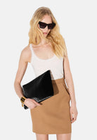ELISABETTA FRANCHI Pochette nera per donna con chiusura a zip superiore e finitura stampata. BS81A67E2 110 ELISABETTA FRANCHI 