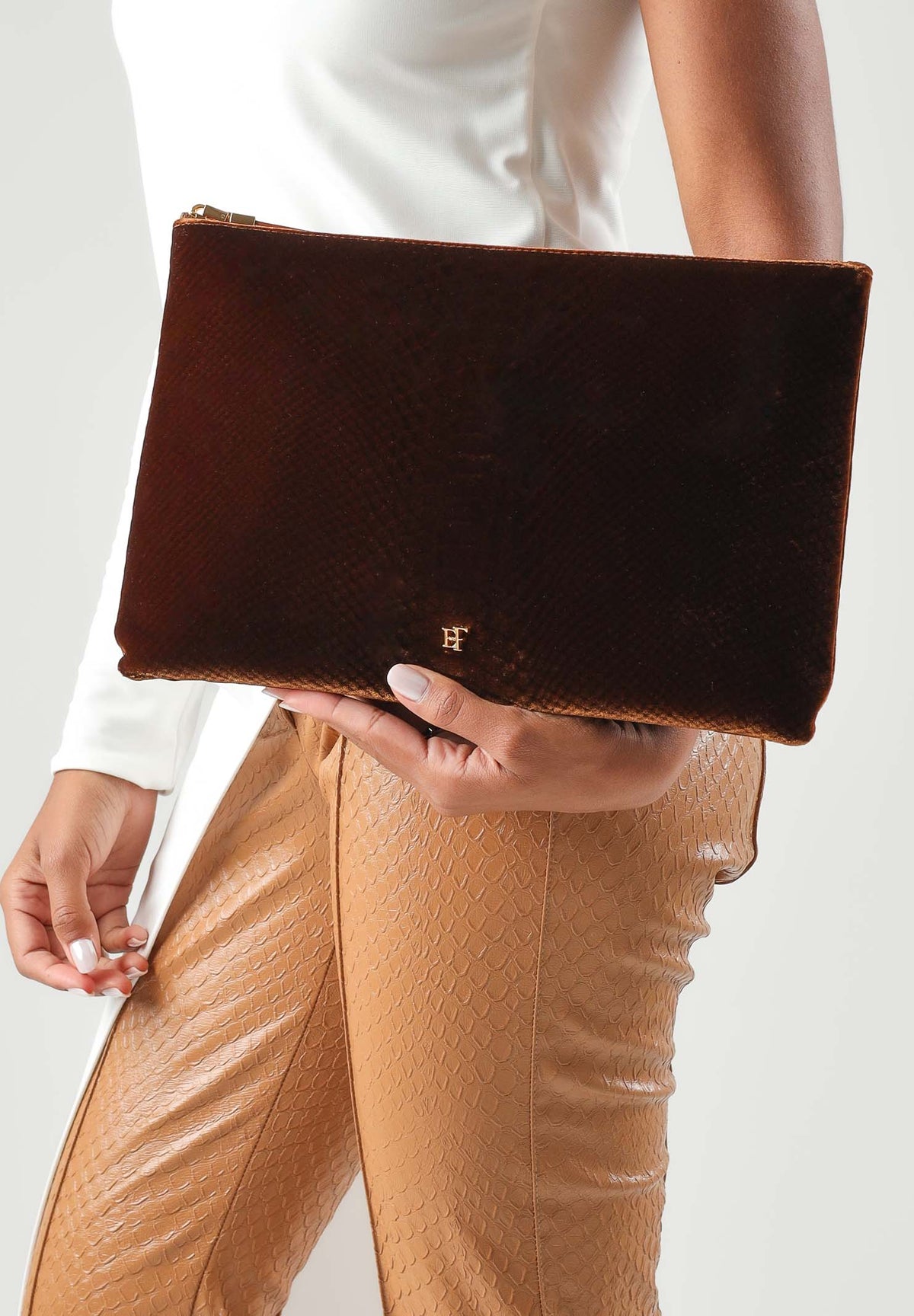 ELISABETTA FRANCHI Pochette a mano ambra per donna con elegante stampa effetto pitone e placca logata dorata BS81A67E2 940 ELISABETTA FRANCHI 