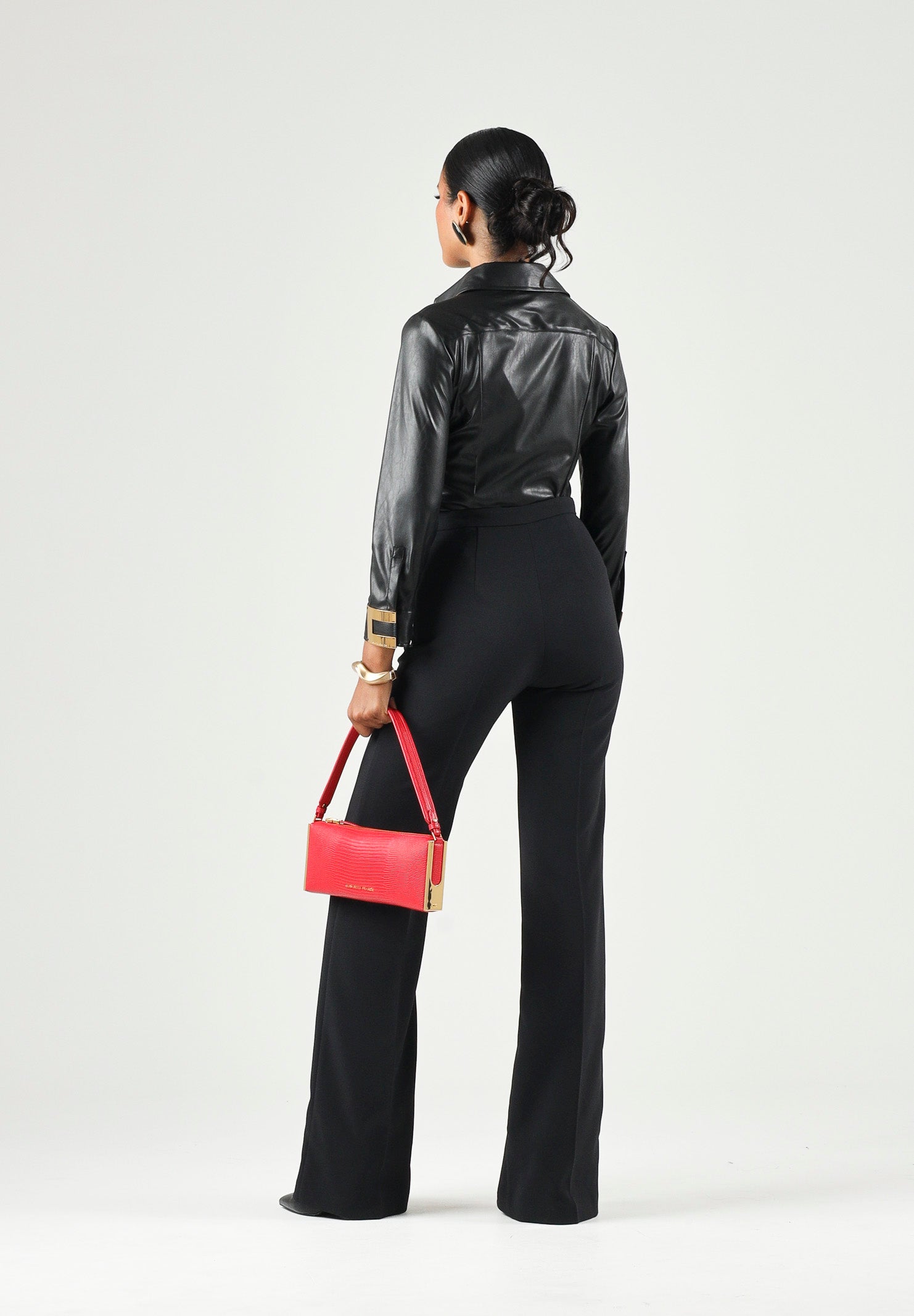 ELISABETTA FRANCHI Camicia effetto pelle nero da donna con placche logo<BR/> CA19566E2 110 ELISABETTA FRANCHI 