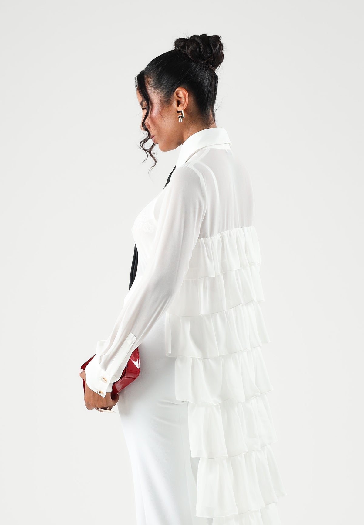 ELISABETTA FRANCHI Blusa avorio per donna con design ispirato alla camiceria classica e gonna lunga con strati di volants. CA20767E2 360 ELISABETTA FRANCHI 