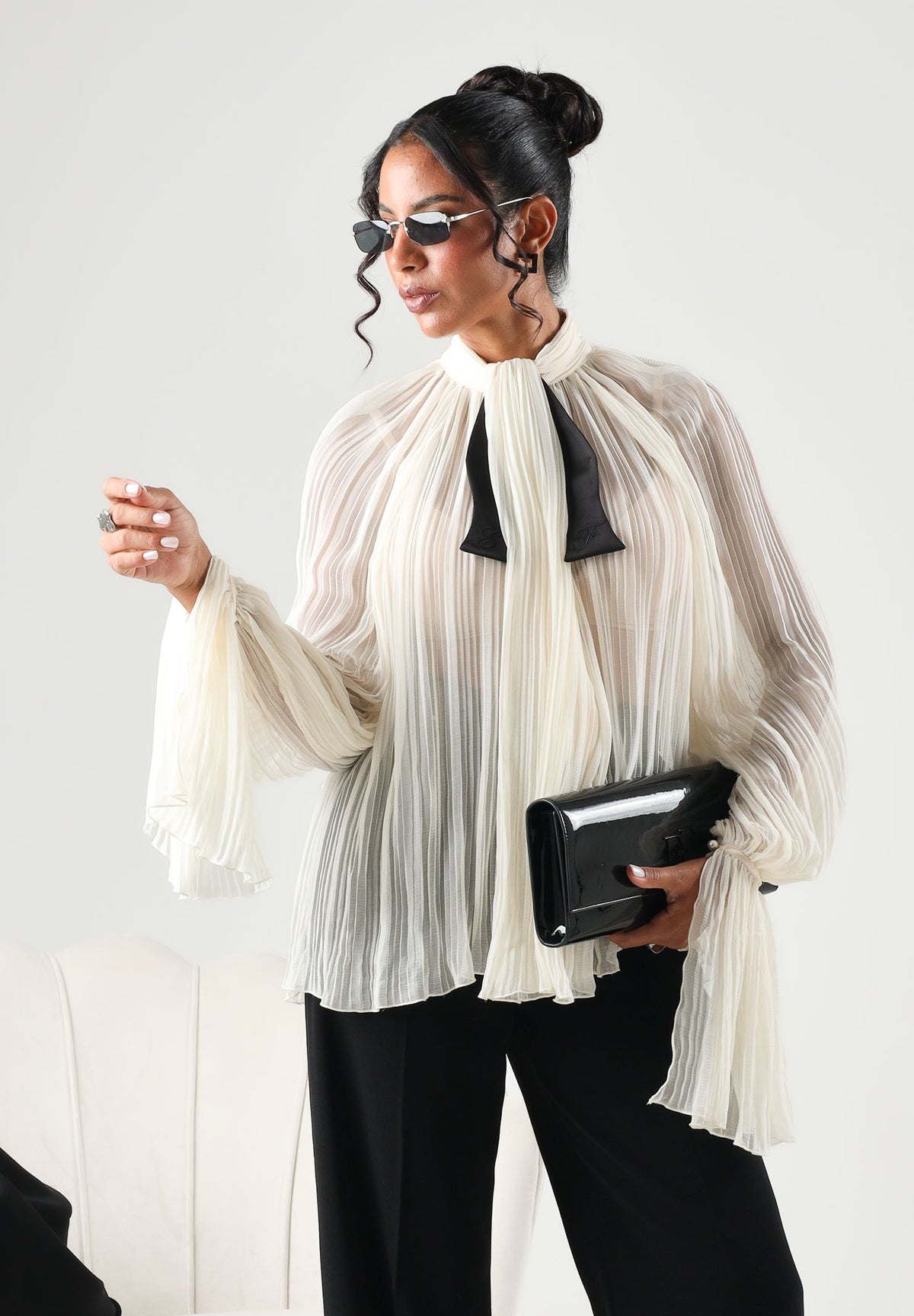 ELISABETTA FRANCHI Blusa plissé burro-nero da donna con fiocco al collo e maniche ampie. CA21167E2 E84 ELISABETTA FRANCHI 